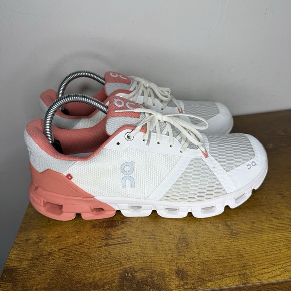 On Cloud Cloudflyer Running Shoes Women's Size 9 White Salmon - Picture 1 of 8